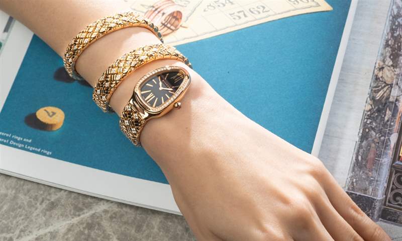 菱格紋環(huán)繞式表帶登場!BVLGARI Serpenti Spiga繾綣姿態(tài)添新貌-復(fù)刻表