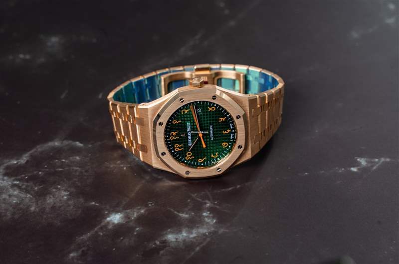 富有印度地方特色的皇家橡樹15400OR因為數量非常稀少且又很特別，所以在二級市場的身價也比一般版高出許多。 （chrono24.hk）