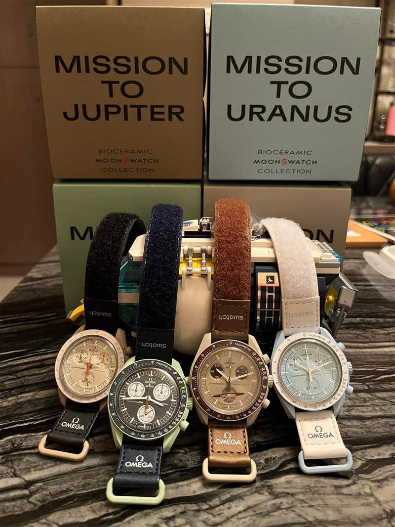 有表友在愛表咖社團(tuán)分享自己買到的4只MoonSwatch。 (Source:愛表咖) MoonSwatch手表行情下跌網(wǎng)友分享原價(jià)購買平價(jià)OMEGA登月表心得-復(fù)刻表