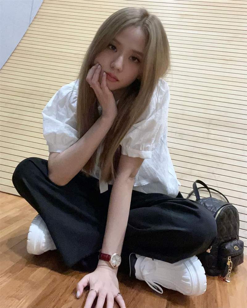 blackpink jisoo私服珠寶手表造型特搜！ cartier 藍(lán)氣球