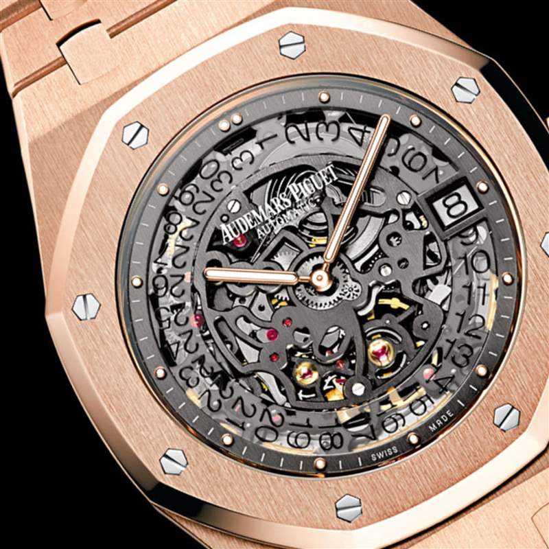 受到皇家橡樹系列周年里程碑氣勢帶動，10年前問世的15204OR到了今年行情不降反升，成為收藏家最想要的皇家橡樹玫瑰金鏤空表。 （AUDEMARS PIGUET官網）