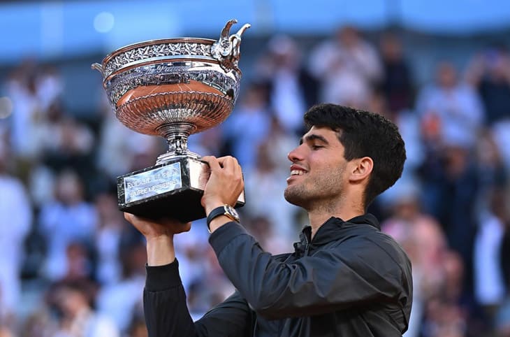 2024法網(wǎng)男單冠軍「小蠻牛」Alcaraz領獎不忘戴著勞力士愛表-復刻表