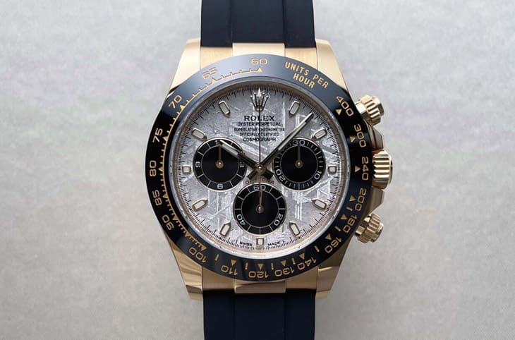 2024法網(wǎng)男單冠軍「小蠻牛」Alcaraz領獎不忘戴著勞力士愛表-復刻表